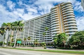 Real estate property located at 5555 Collins Ave #15W, Miami-dade, Oceanside Plaza Condo, Miami Beach, FL