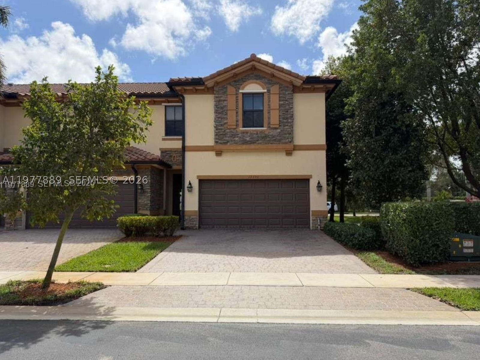 Real estate property located at 12350 Village Cir, Broward, Davis Plat, Davie, FL
