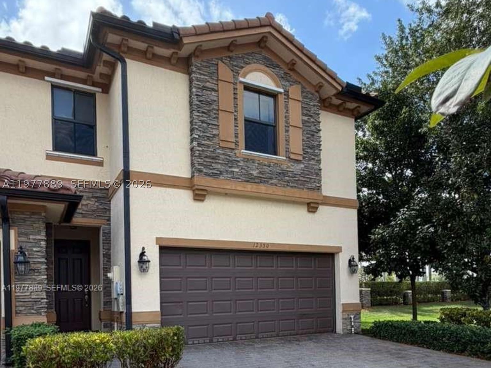 Real estate property located at 12350 Village Cir, Broward, Davis Plat, Davie, FL