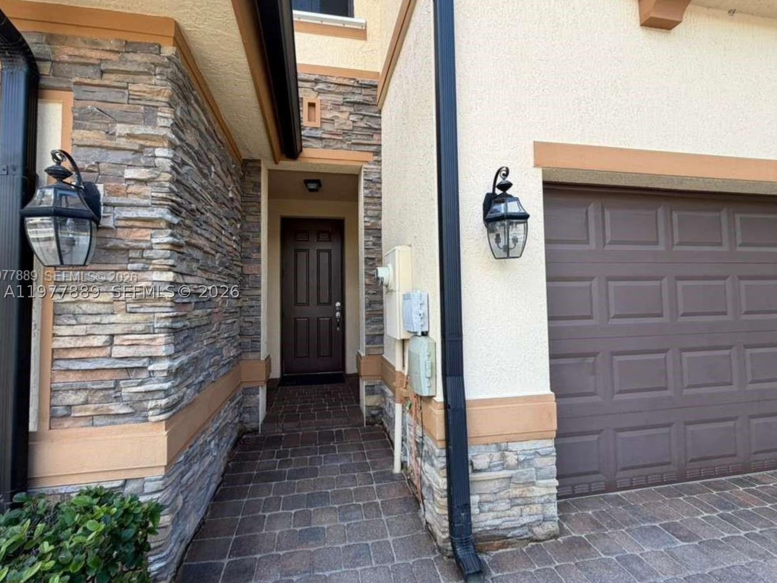 Real estate property located at 12350 Village Cir, Broward, Davis Plat, Davie, FL