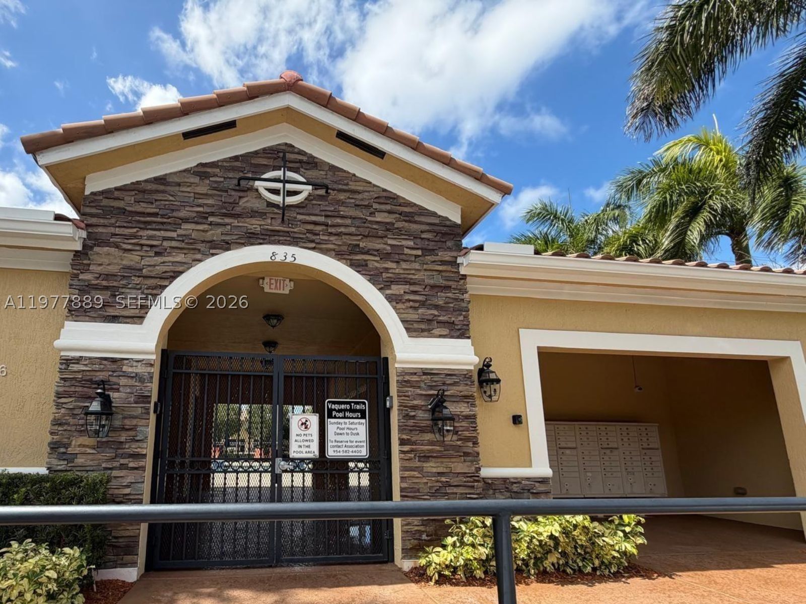 Real estate property located at 12350 Village Cir, Broward, Davis Plat, Davie, FL
