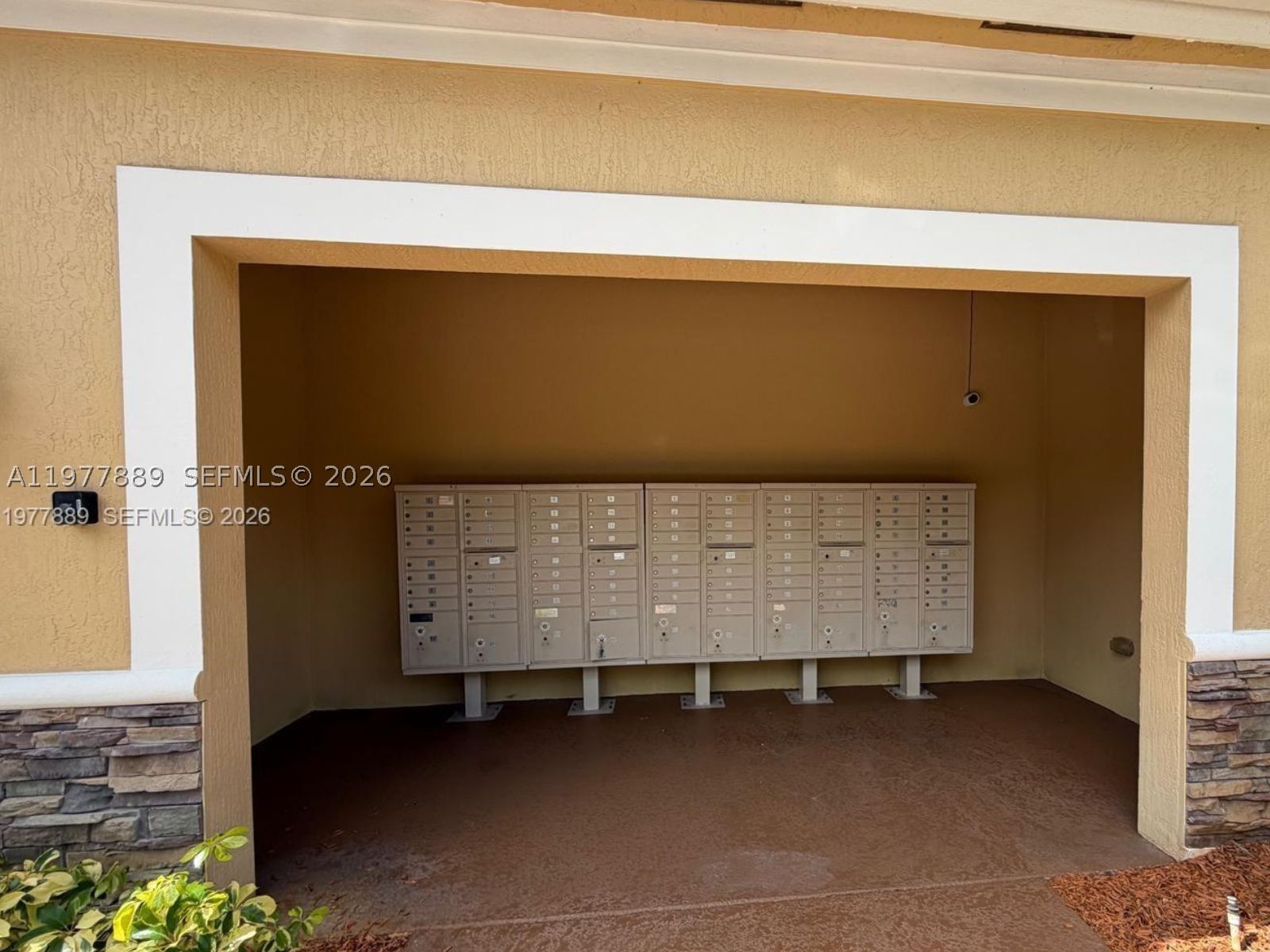 Real estate property located at 12350 Village Cir, Broward, Davis Plat, Davie, FL