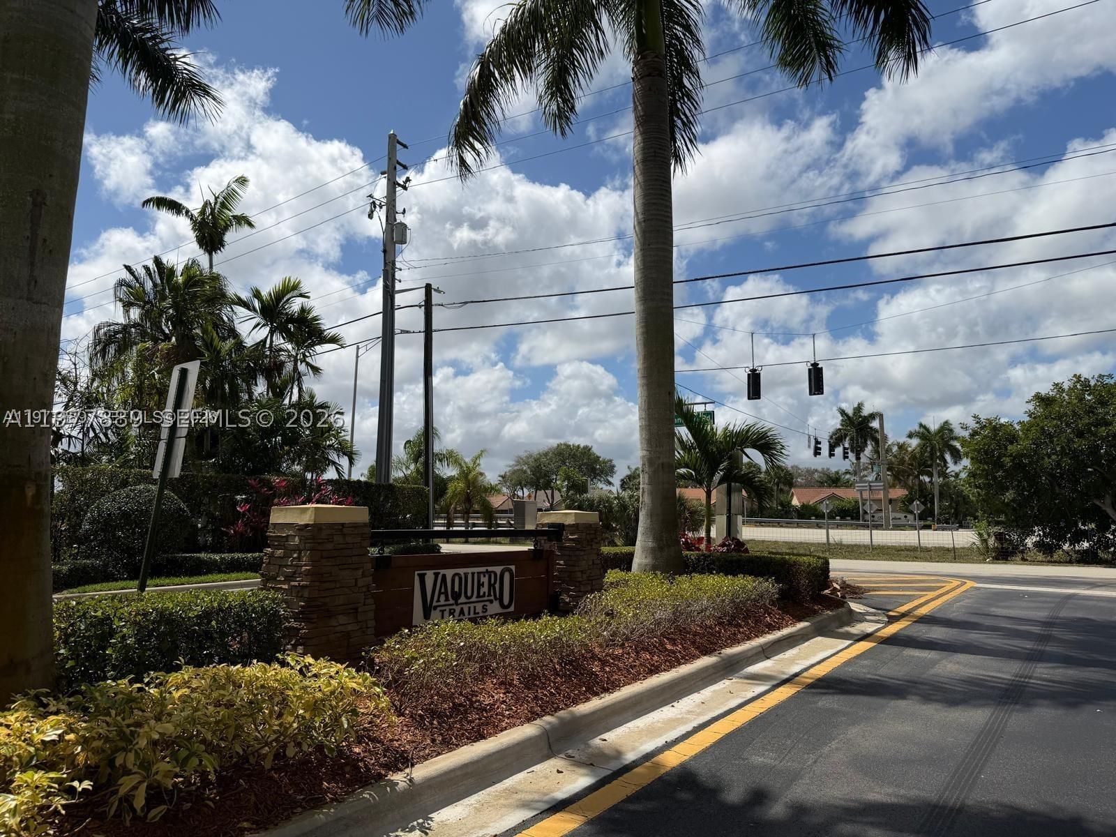 Real estate property located at 12350 Village Cir, Broward, Davis Plat, Davie, FL