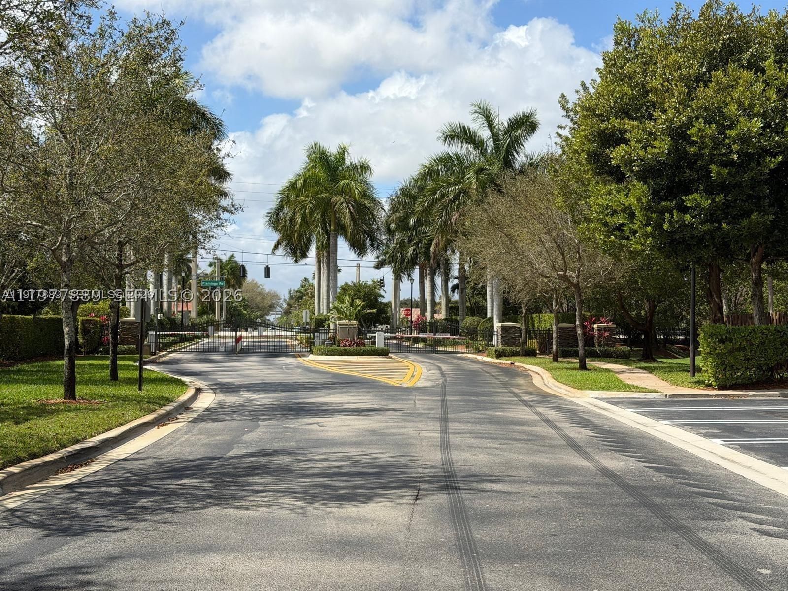 Real estate property located at 12350 Village Cir, Broward, Davis Plat, Davie, FL