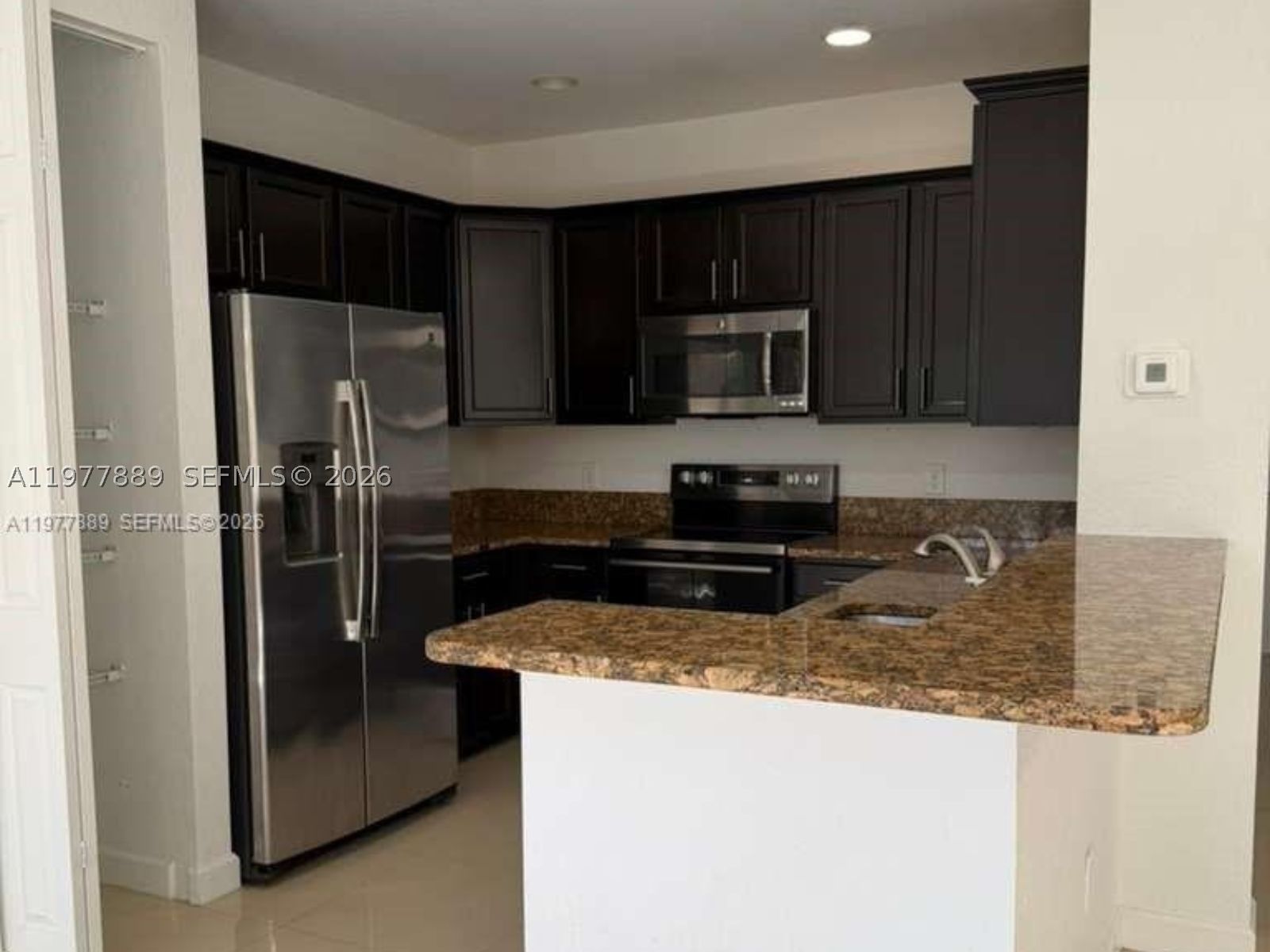 Real estate property located at 12350 Village Cir, Broward, Davis Plat, Davie, FL