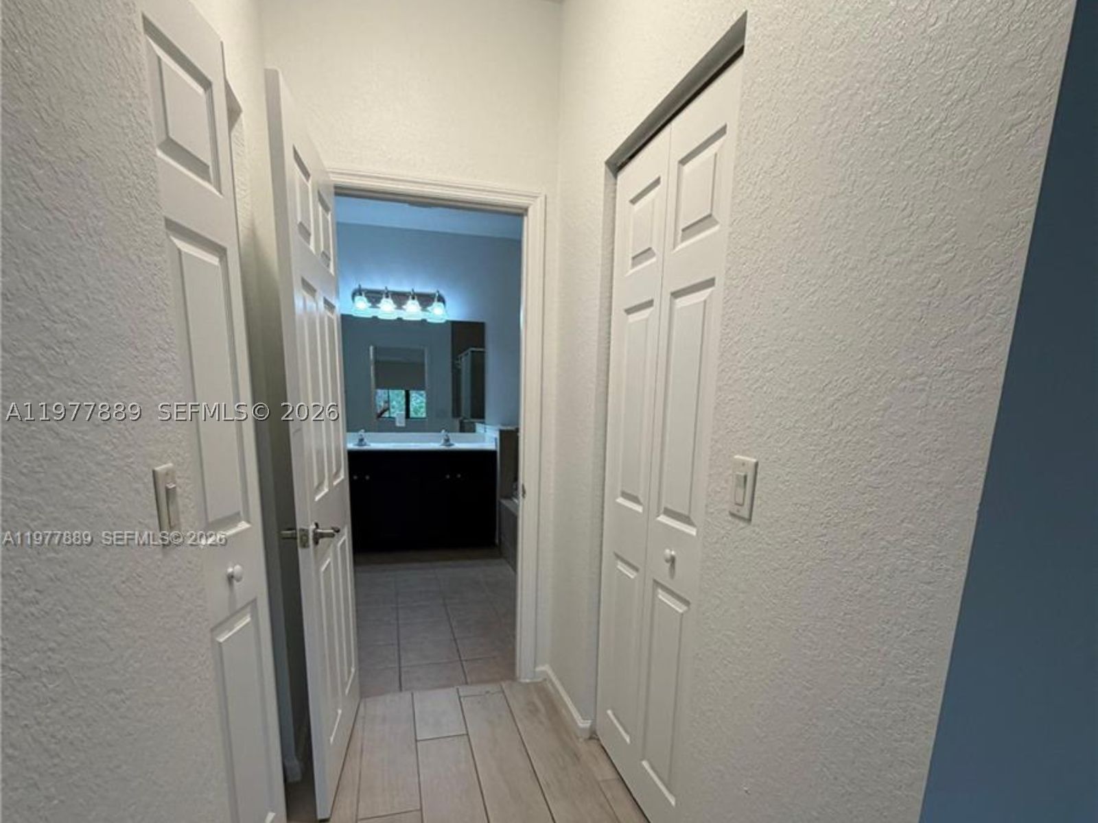 Real estate property located at 12350 Village Cir, Broward, Davis Plat, Davie, FL