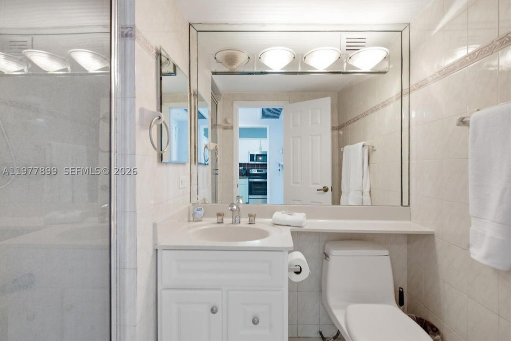 Real estate property located at 5601 Collins Ave #505, Miami-dade, The Pavilion Condo, Miami Beach, FL