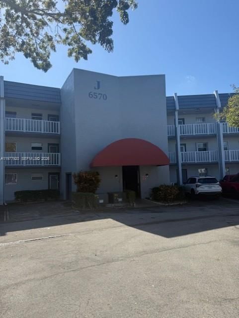 Real estate property located at 6570 Royal Palm Blvd #215J, Broward, Royal Park Gardens I-j Co, Margate, FL
