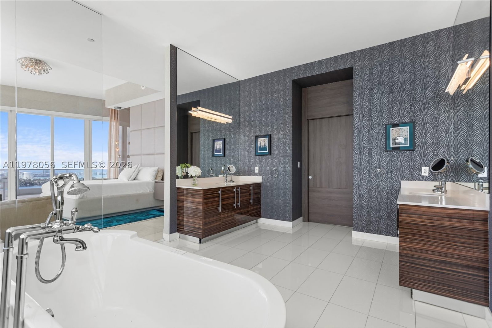 Real estate property located at 2020 Bayshore Dr PH 4702, Miami-dade, Paramount Bay Condo, Miami, FL