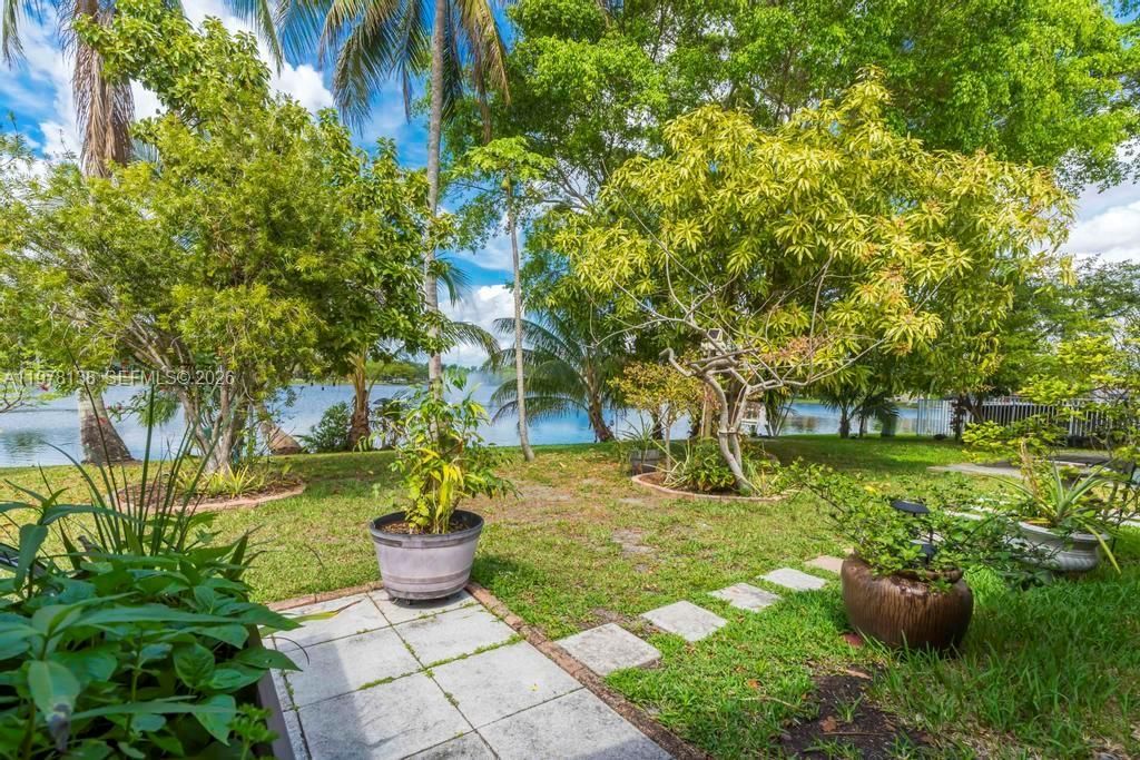 Real estate property located at 529 Lakeside Cir, Broward, New River Estates Section, Sunrise, FL