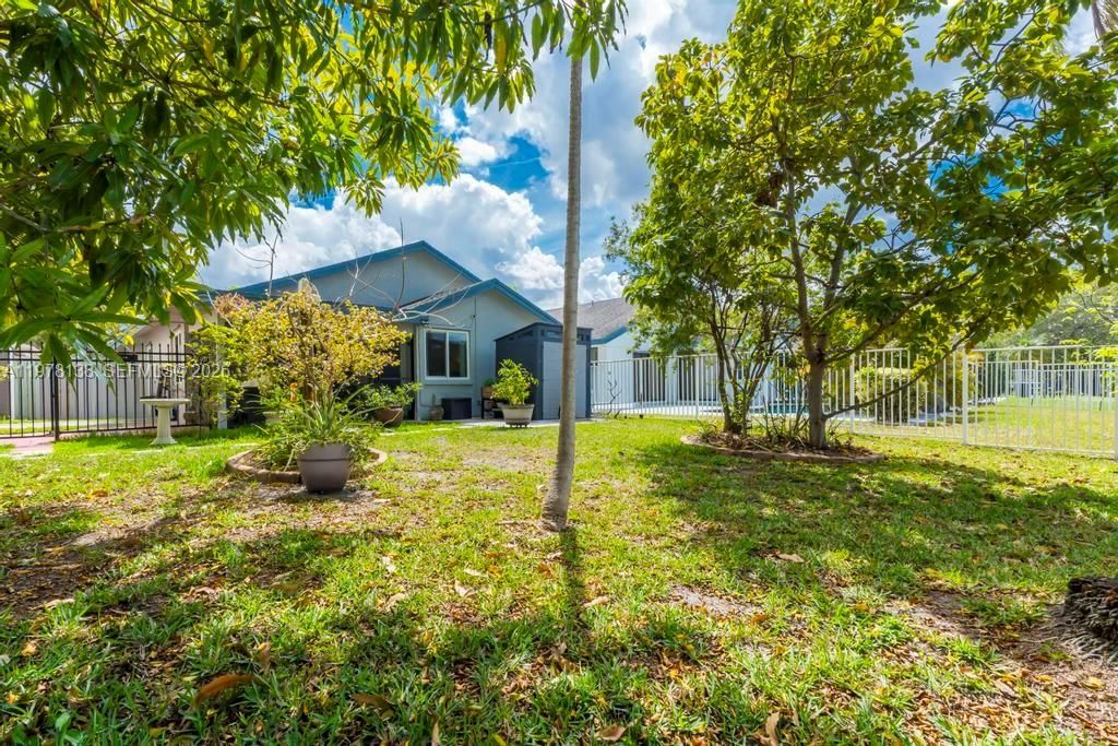 Real estate property located at 529 Lakeside Cir, Broward, New River Estates Section, Sunrise, FL