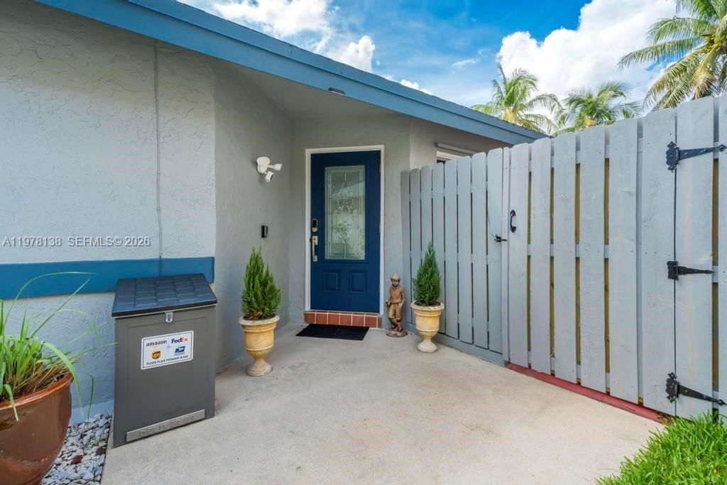 Real estate property located at 529 Lakeside Cir, Broward, New River Estates Section, Sunrise, FL