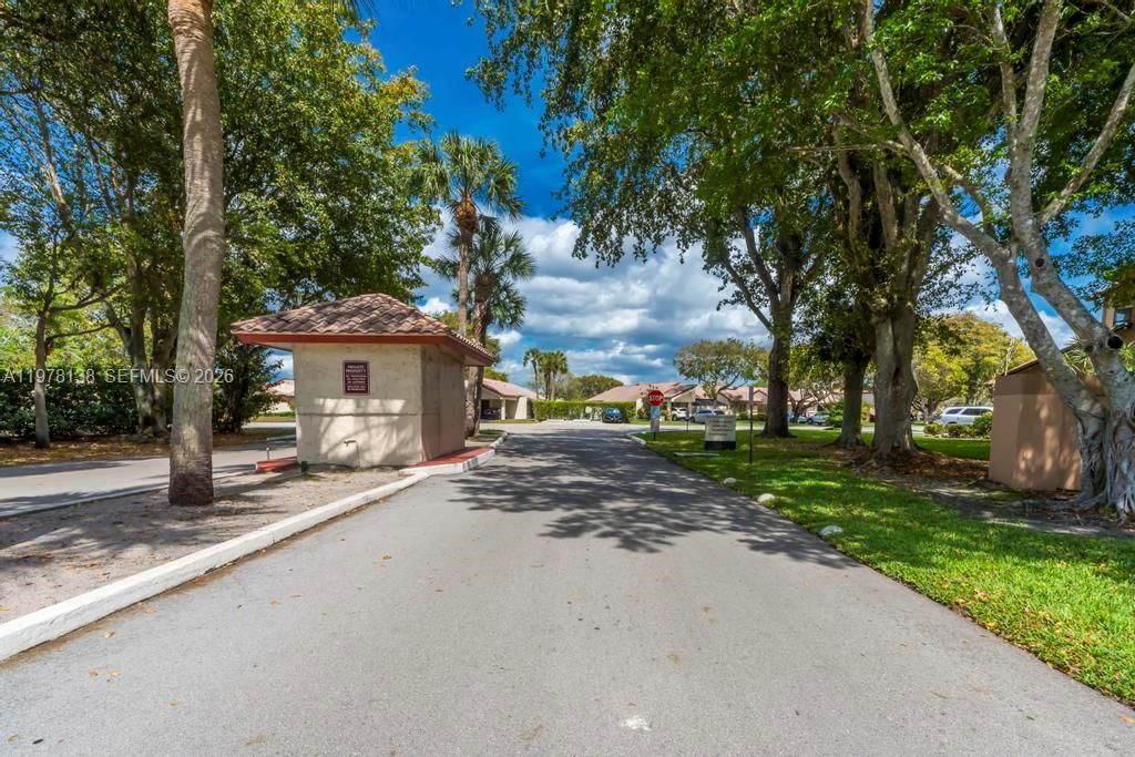 Real estate property located at 529 Lakeside Cir, Broward, New River Estates Section, Sunrise, FL