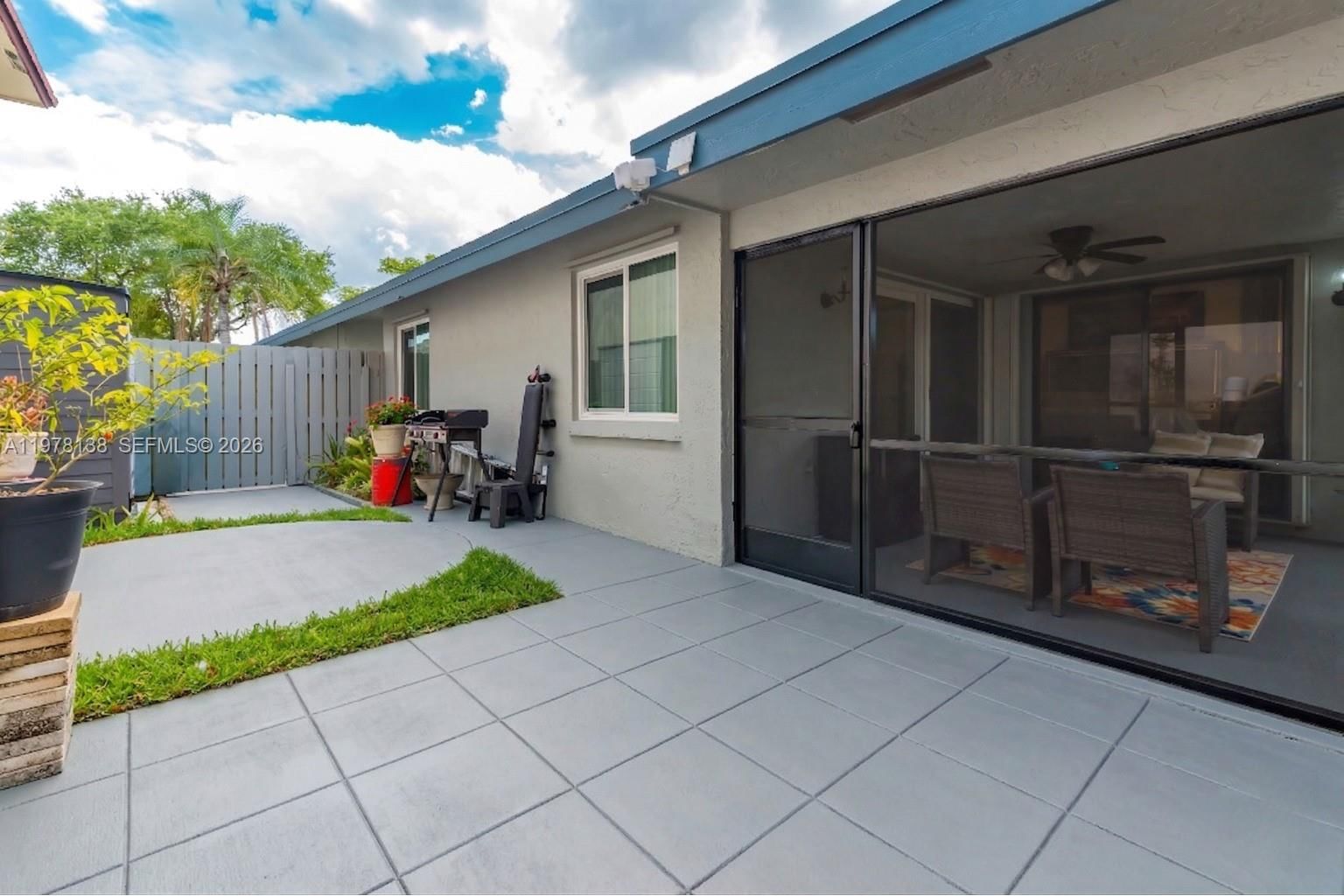 Real estate property located at 529 Lakeside Cir, Broward, New River Estates Section, Sunrise, FL