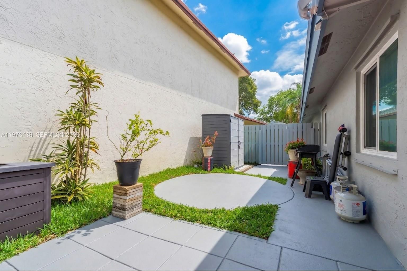 Real estate property located at 529 Lakeside Cir, Broward, New River Estates Section, Sunrise, FL