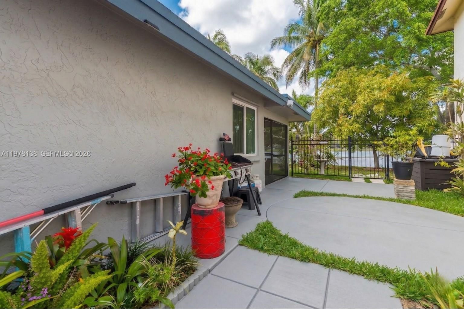 Real estate property located at 529 Lakeside Cir, Broward, New River Estates Section, Sunrise, FL