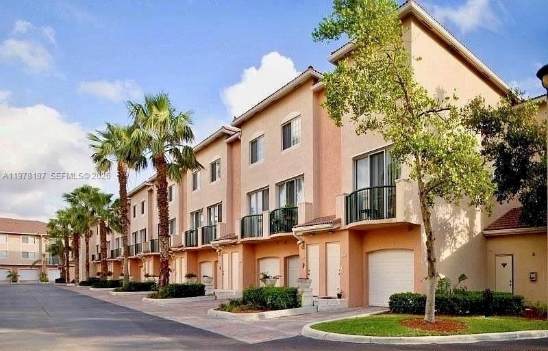 Real estate property located at 2107 10th Ave #833, Broward, Village East Condo, Fort Lauderdale, FL