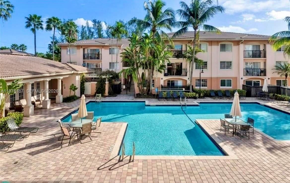 Real estate property located at 2107 10th Ave #833, Broward, Village East Condo, Fort Lauderdale, FL