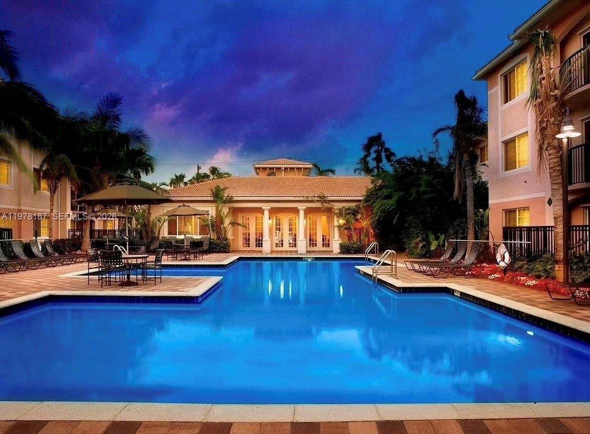 Real estate property located at 2107 10th Ave #833, Broward, Village East Condo, Fort Lauderdale, FL