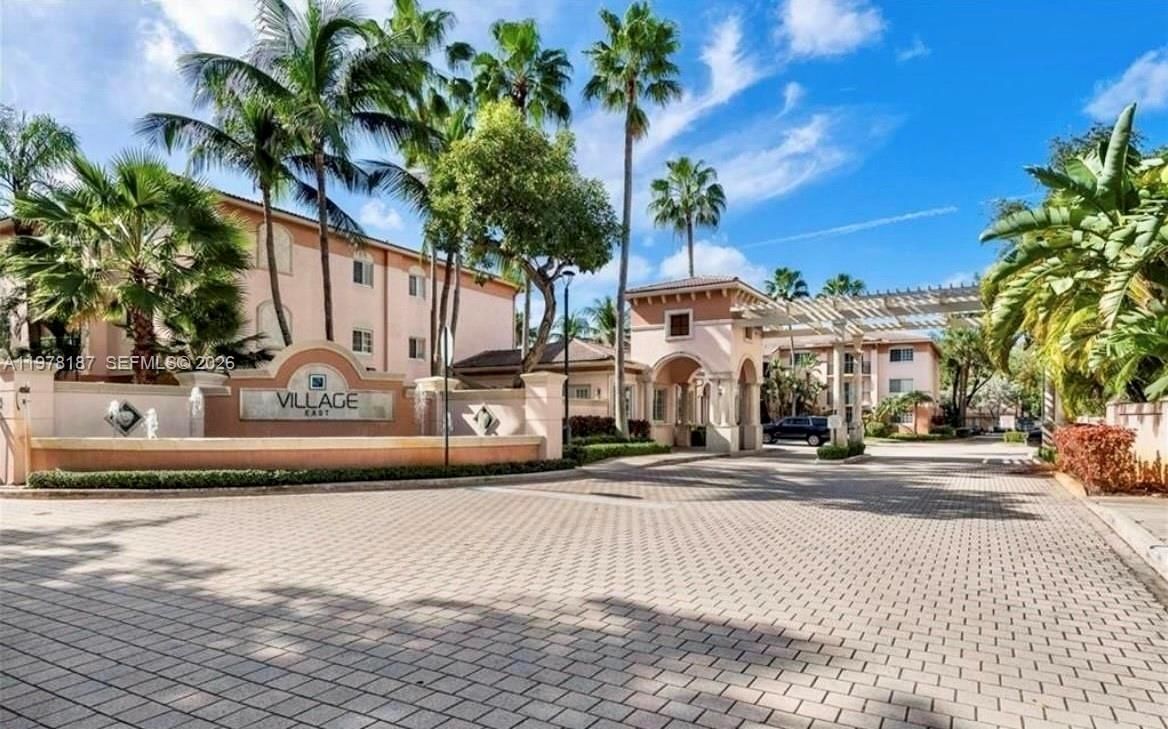 Real estate property located at 2107 10th Ave #833, Broward, Village East Condo, Fort Lauderdale, FL