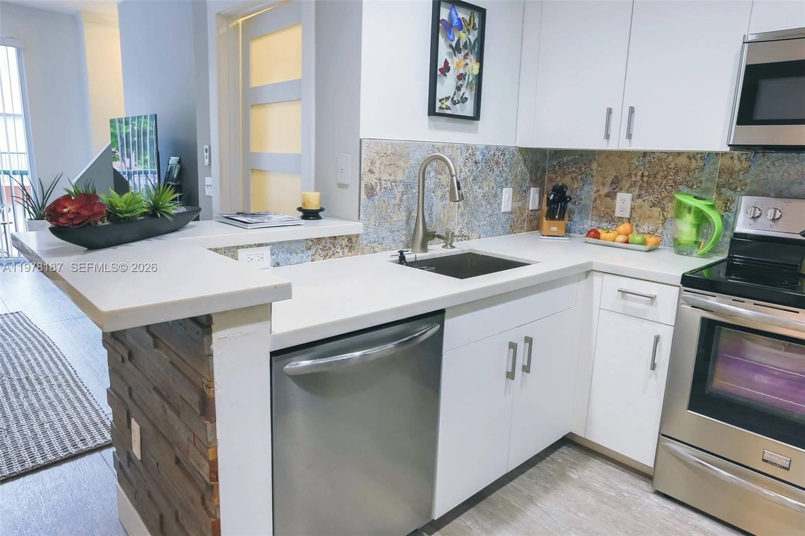 Real estate property located at 2107 10th Ave #833, Broward, Village East Condo, Fort Lauderdale, FL