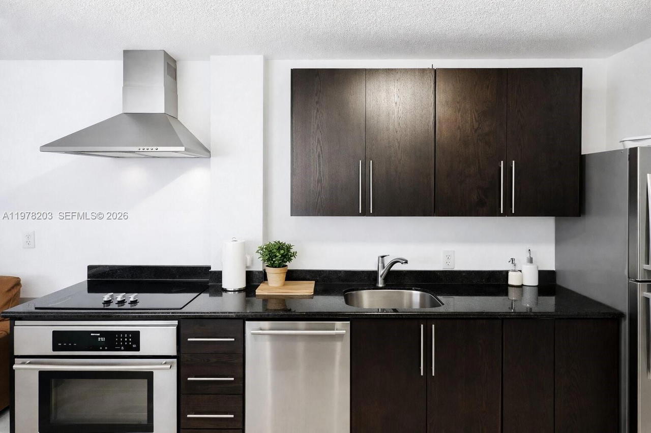 Real estate property located at 1300 Pennsylvania Ave #109, Miami-dade, 1300 Pennsylvania Condo, Miami Beach, FL