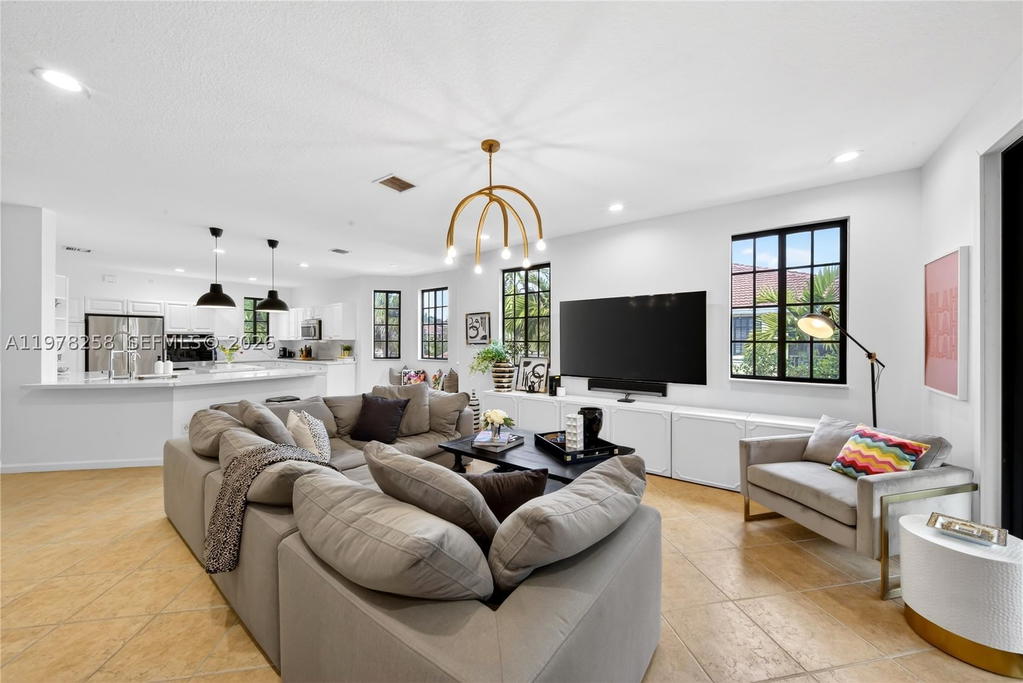 Real estate property located at 1506 Passion Vine Cir #23-3, Broward, Mariposa Pointe At Weston, Weston, FL