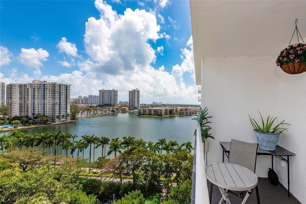 Real estate property located at 2801 183rd St #1108W, Miami-dade, Admirals Port Condo-east, Aventura, FL