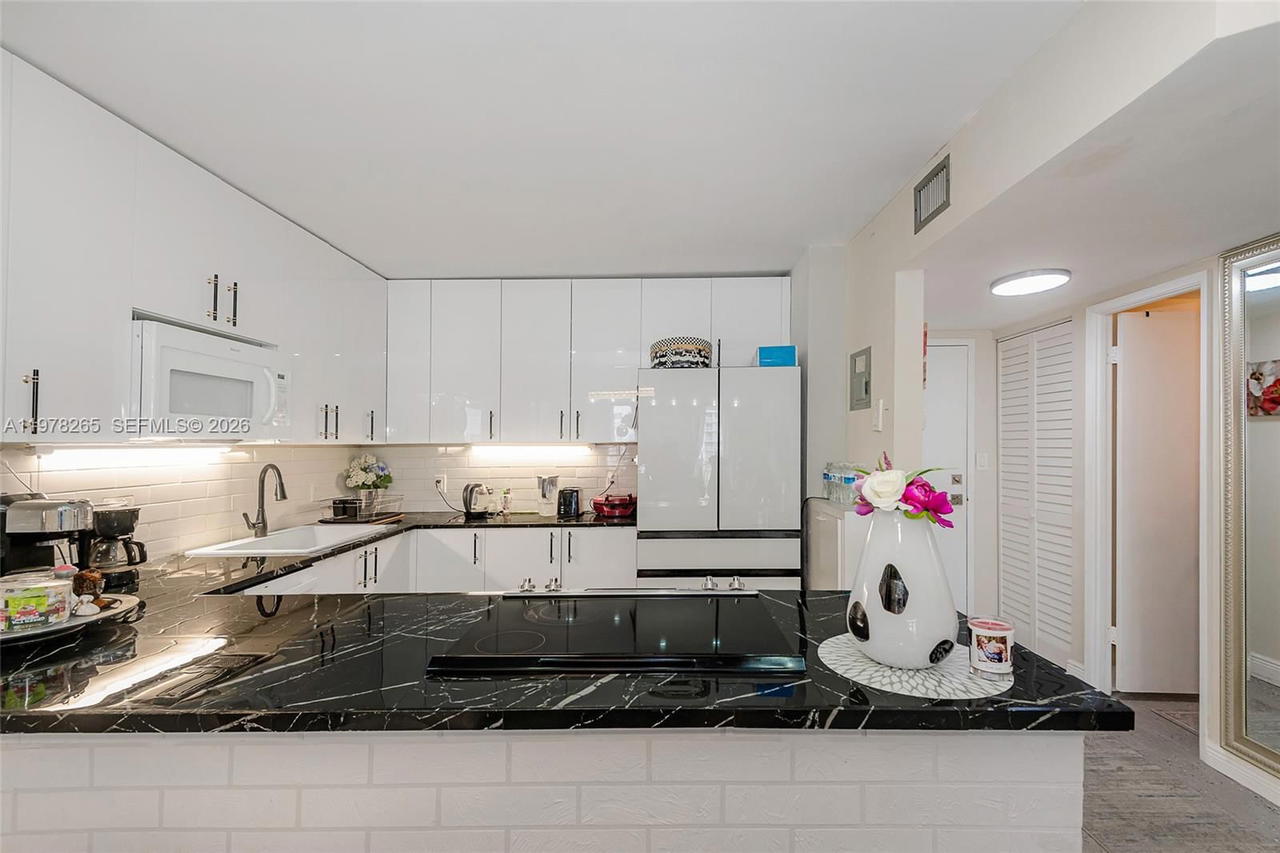 Real estate property located at 2801 183rd St #1108W, Miami-dade, Admirals Port Condo-east, Aventura, FL