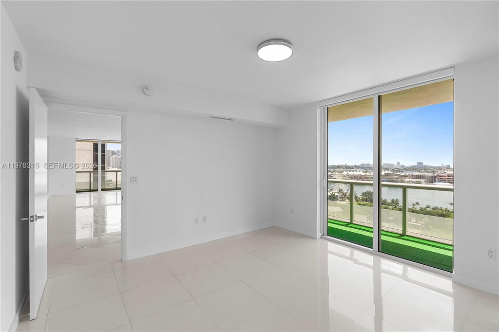 Real estate property located at 50 Biscayne Blvd #1902, Miami-dade, 50 Biscayne Condo, Miami, FL