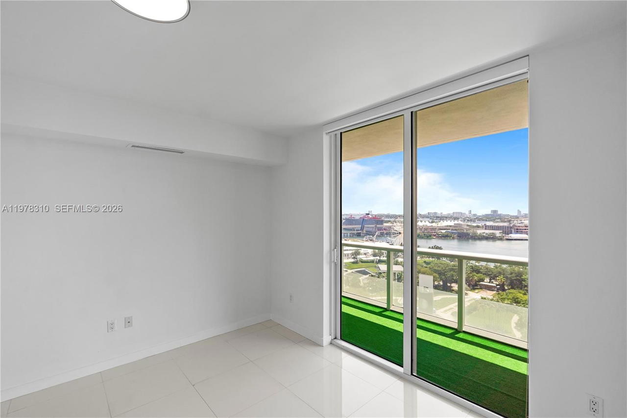 Real estate property located at 50 Biscayne Blvd #1902, Miami-dade, 50 Biscayne Condo, Miami, FL