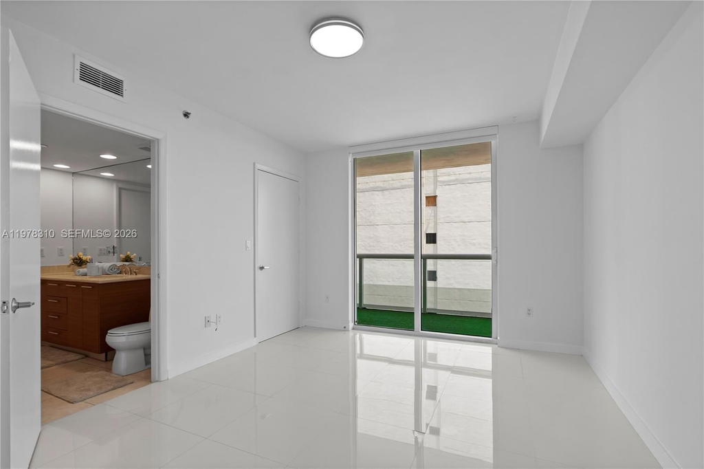 Real estate property located at 50 Biscayne Blvd #1902, Miami-dade, 50 Biscayne Condo, Miami, FL