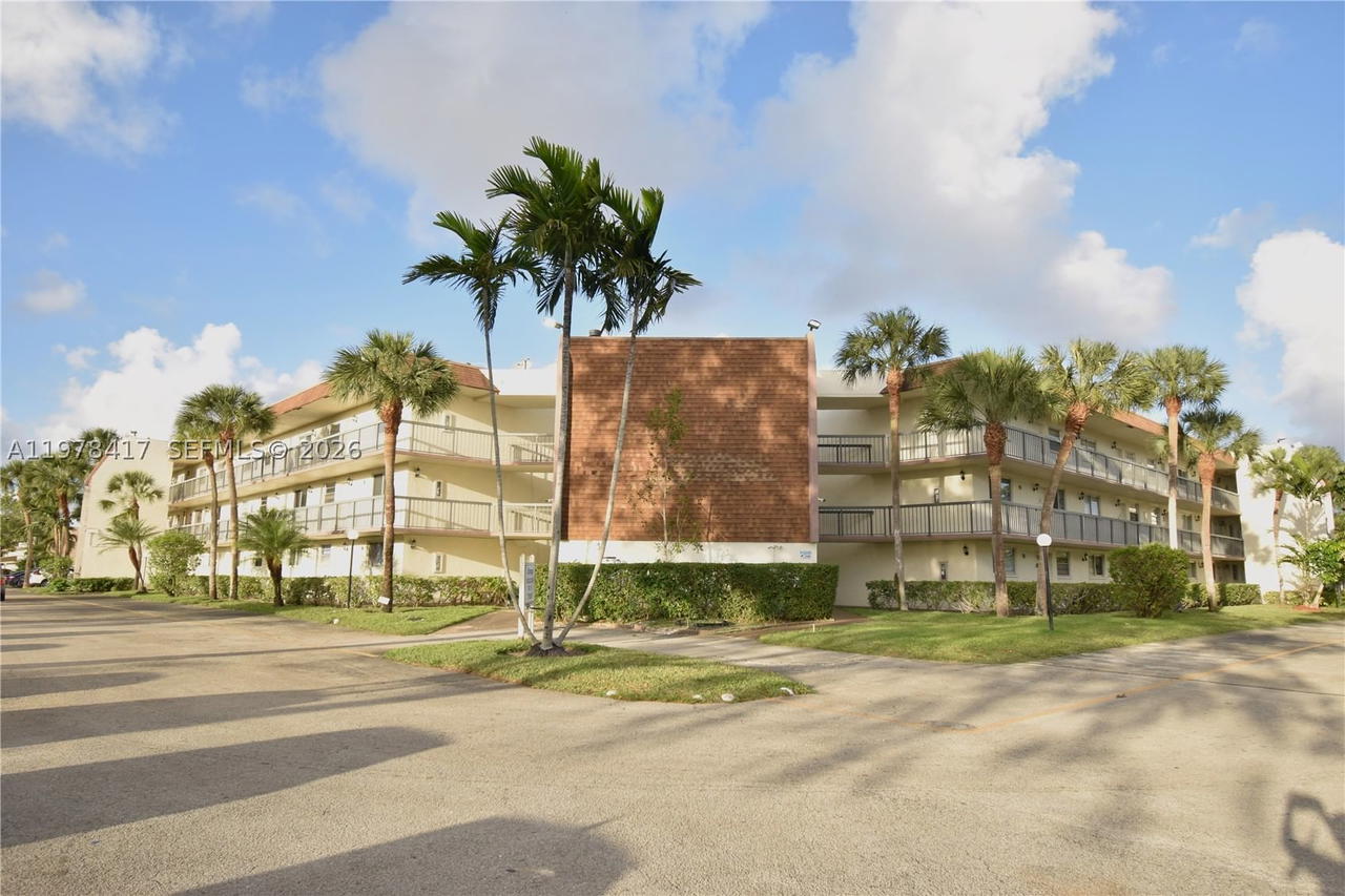 Real estate property located at 7500 17th St #102, Broward, Omega Condo No 8, Plantation, FL