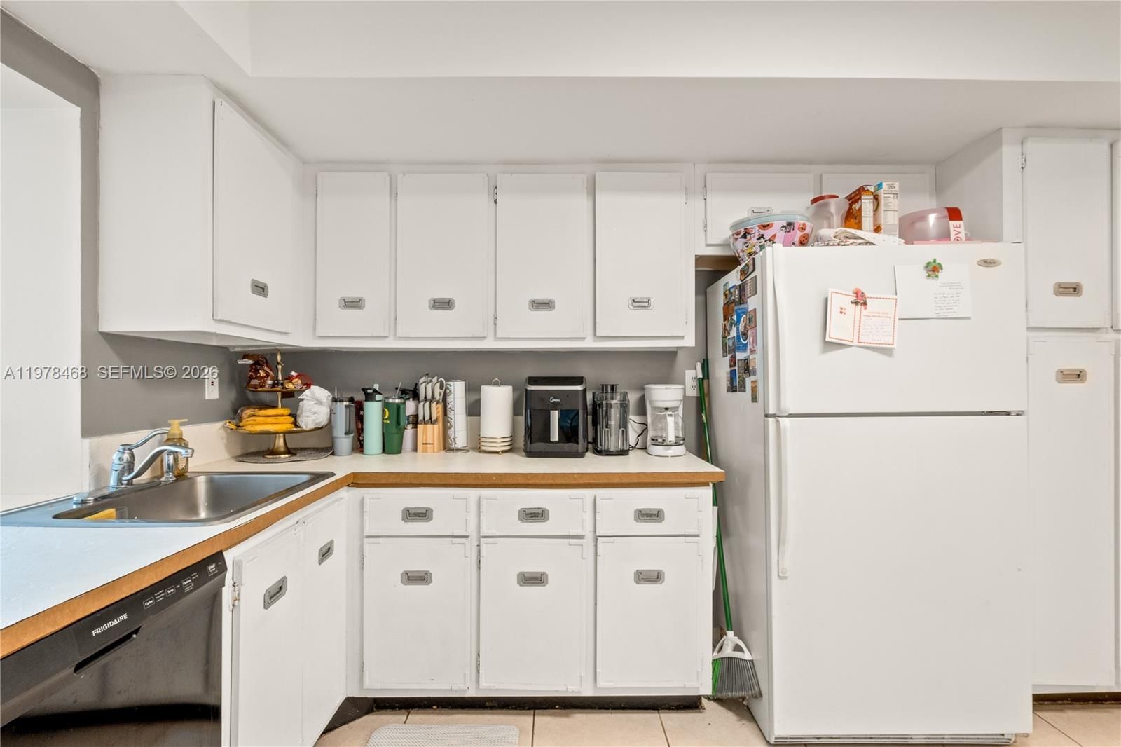 Real estate property located at 1000 Parkview Dr #115, Broward, Oceanview Park Condo, Hallandale Beach, FL