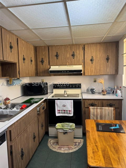 Real estate property located at 9180 Fontainebleau Blvd #302, Miami-dade, Parkview Condo No 2, Miami, FL