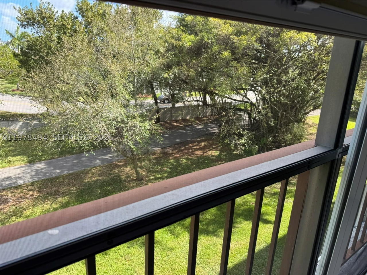 Real estate property located at 9180 Fontainebleau Blvd #302, Miami-dade, Parkview Condo No 2, Miami, FL