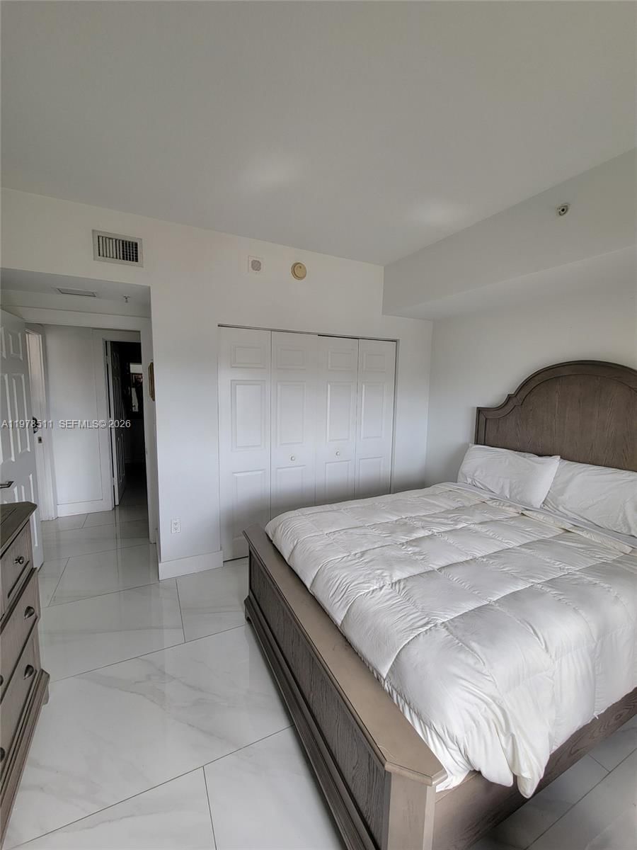 Real estate property located at 888 Douglas Rd #1110, Miami-dade, Puerta De Palmas Condo, Coral Gables, FL