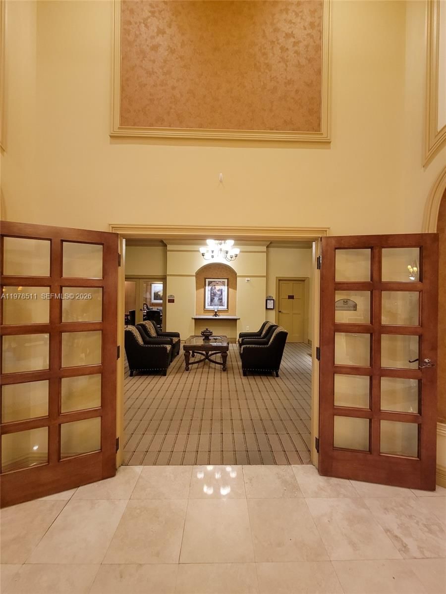 Real estate property located at 888 Douglas Rd #1110, Miami-dade, Puerta De Palmas Condo, Coral Gables, FL