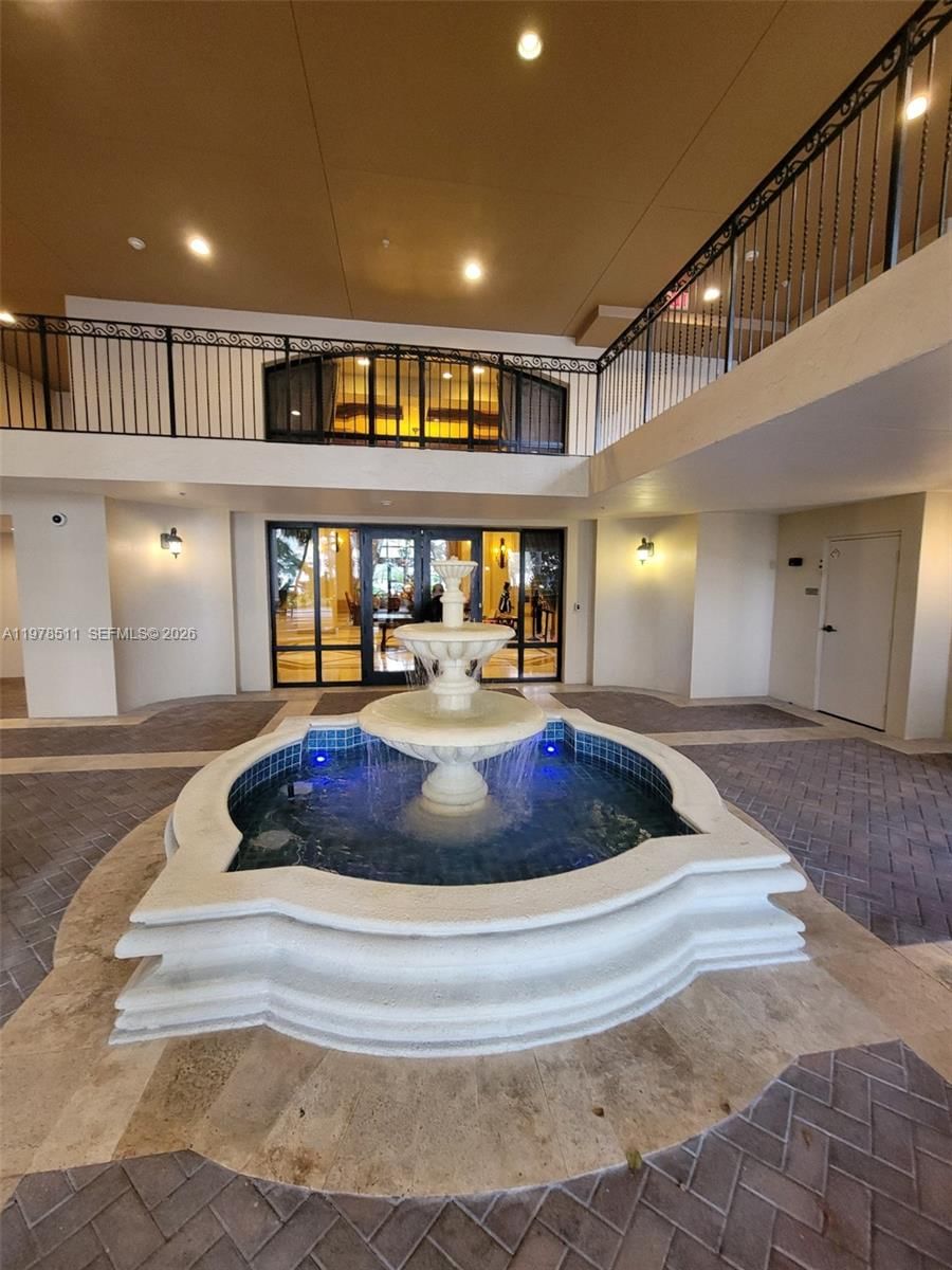 Real estate property located at 888 Douglas Rd #1110, Miami-dade, Puerta De Palmas Condo, Coral Gables, FL