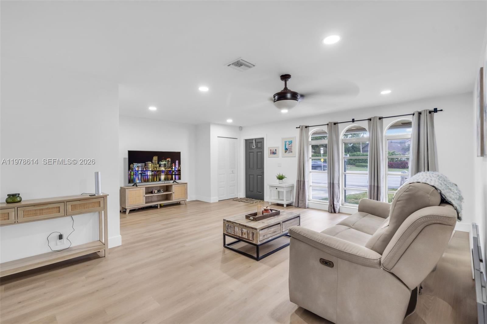 Real estate property located at 1180 49th Ct, Broward, Crystal Lake 4th Sec, Deerfield Beach, FL