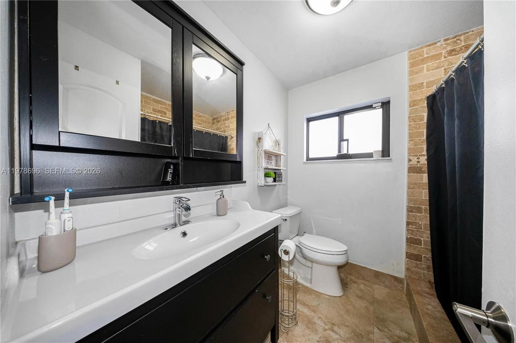 Real estate property located at 9349 24th Pl, Broward, Rainbow Lakes Section 2, Pembroke Pines, FL
