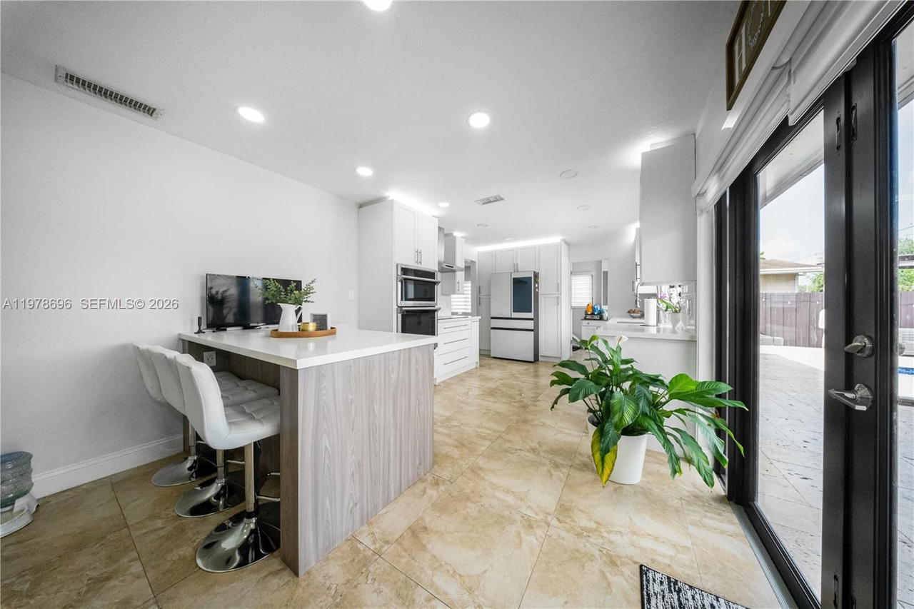 Real estate property located at 9349 24th Pl, Broward, Rainbow Lakes Section 2, Pembroke Pines, FL