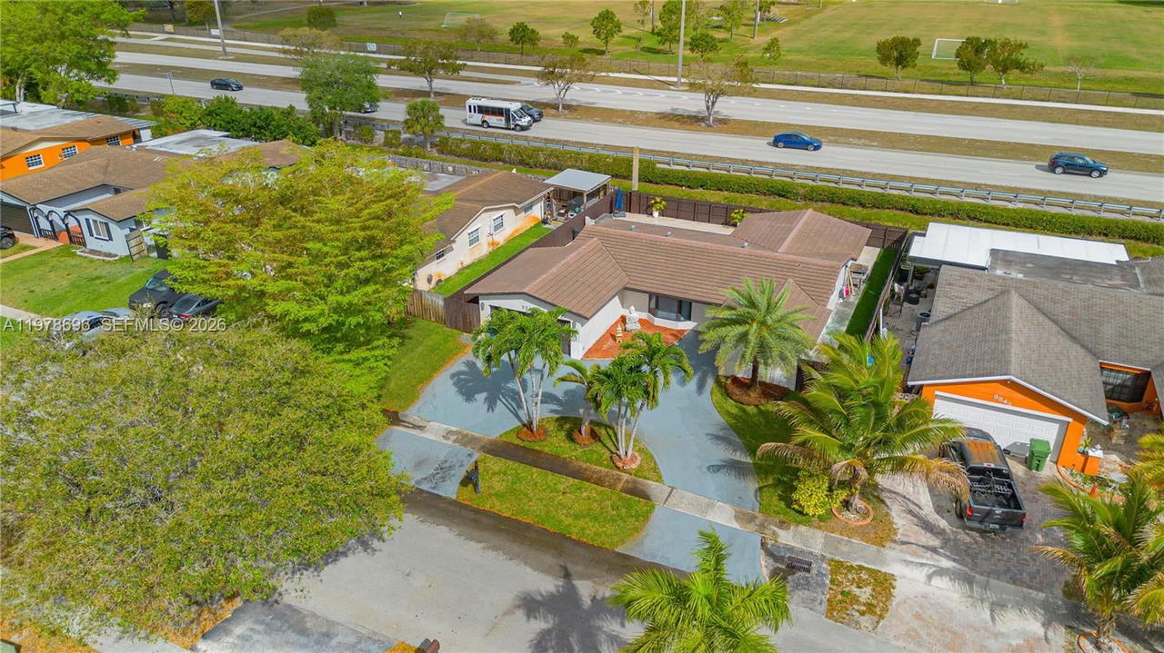 Real estate property located at 9349 24th Pl, Broward, Rainbow Lakes Section 2, Pembroke Pines, FL