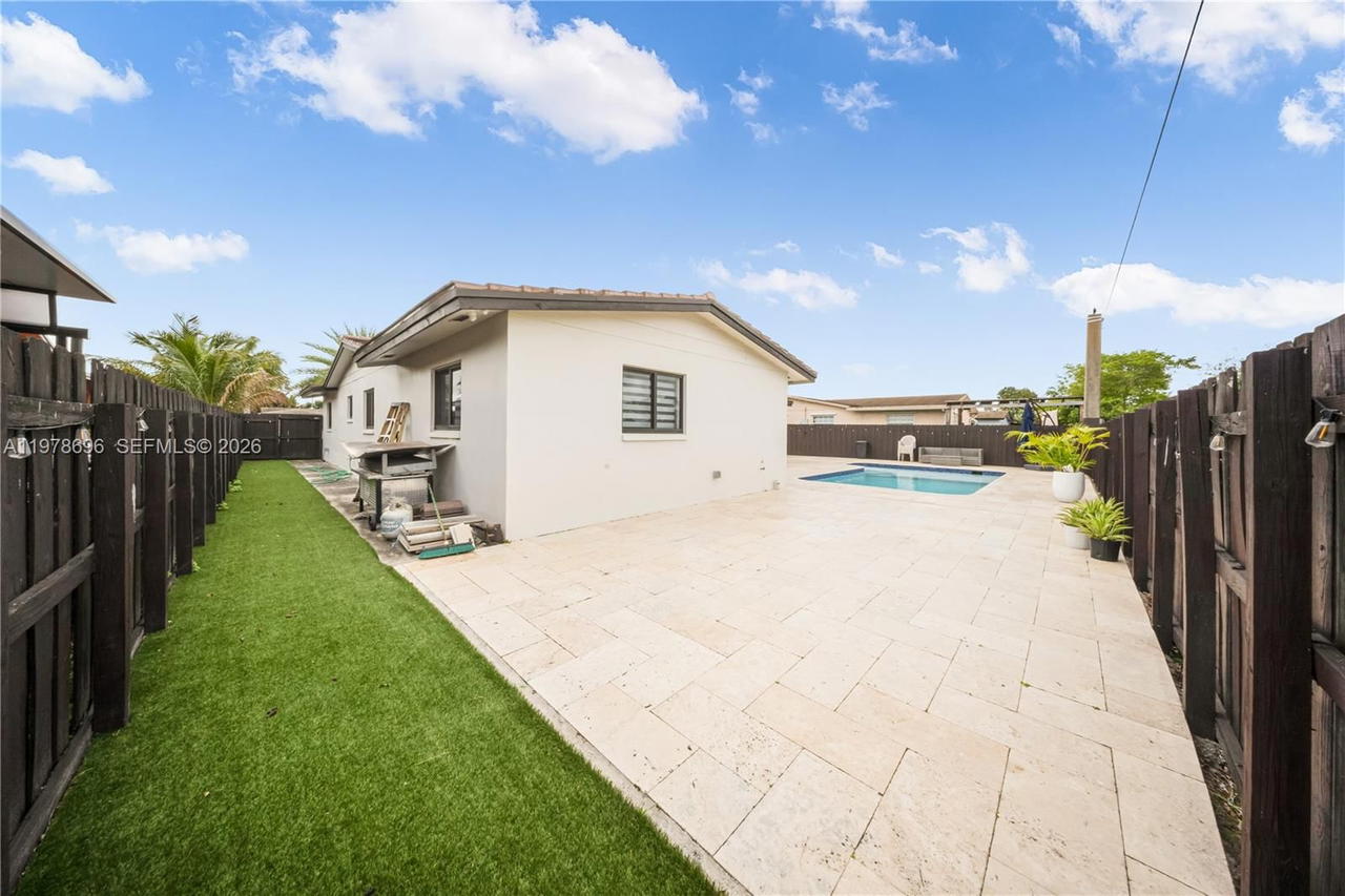 Real estate property located at 9349 24th Pl, Broward, Rainbow Lakes Section 2, Pembroke Pines, FL