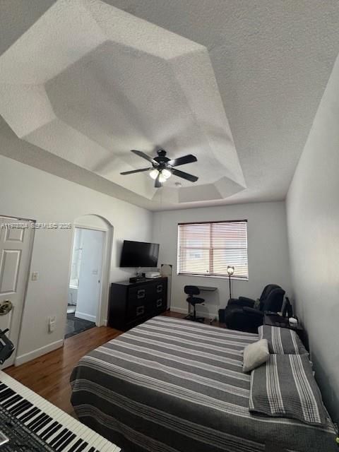 Real estate property located at 12923 135th Ter, Miami-dade, Courts At Tuscany West, Miami, FL