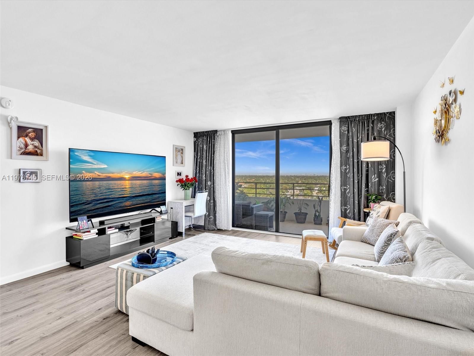 Real estate property located at 2500 Parkview Dr #1108, Broward, Olympus, Hallandale Beach, FL