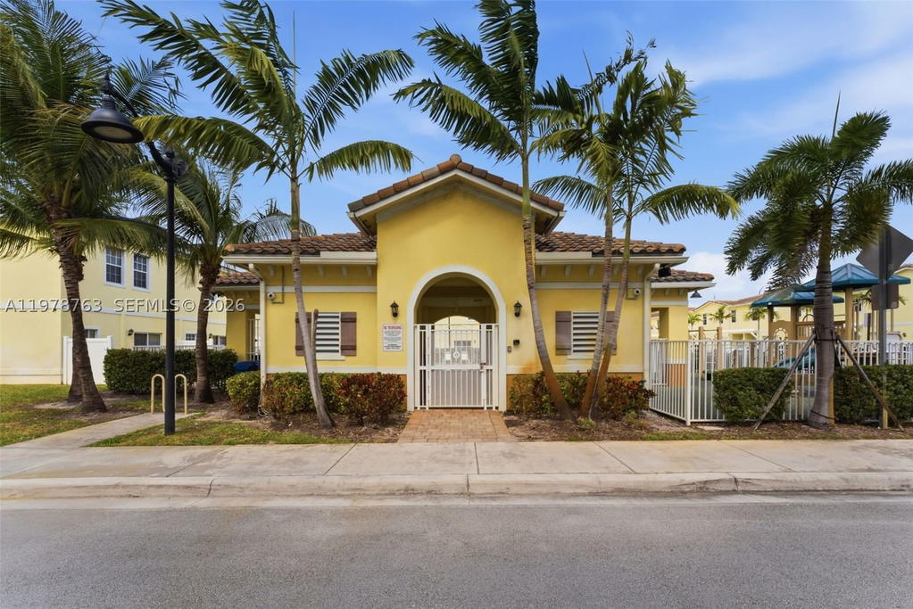 Real estate property located at 4032 11th St, Broward, Cricket Club, Lauderhill, FL