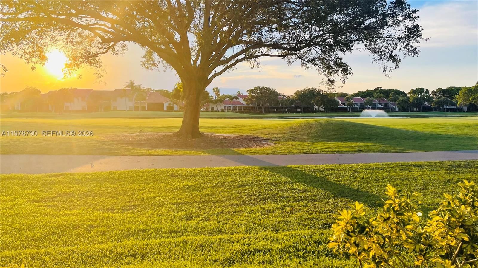 Real estate property located at 30 Windsor Lane, Palm Beach, Barclay Club At Pga Natl, Palm Beach Gardens, FL