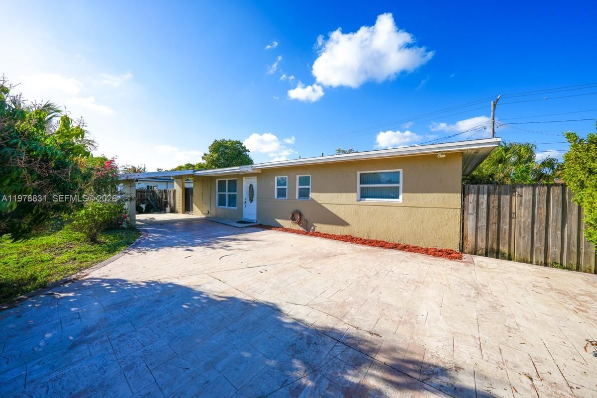 Real estate property located at 5511 180th Ter, Miami-dade, Carol City Lake Steven Es, Miami Gardens, FL