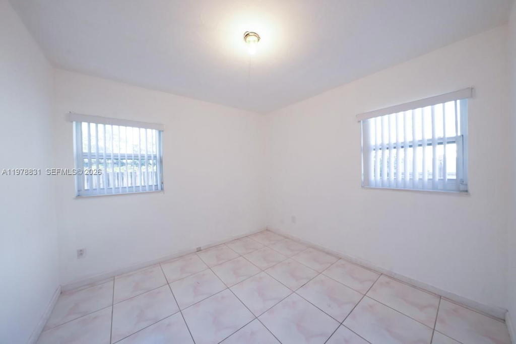 Real estate property located at 5511 180th Ter, Miami-dade, Carol City Lake Steven Es, Miami Gardens, FL